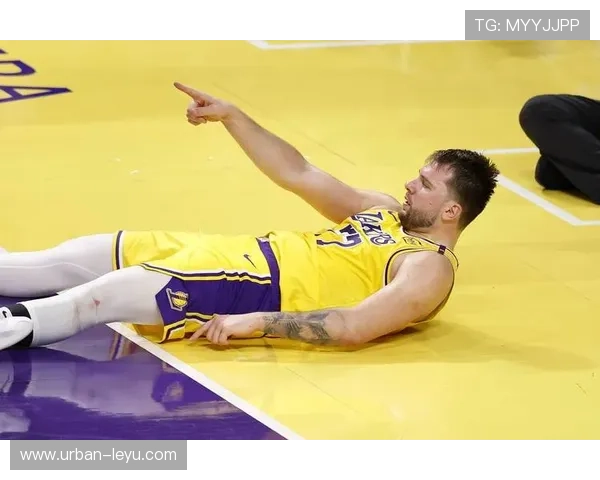 东契奇关键回合持球单打更久，相比库里助攻倾向更高