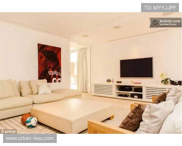 罗纳尔迪尼奥又在晒豪宅照片，这配置活脱脱明星的生活啊