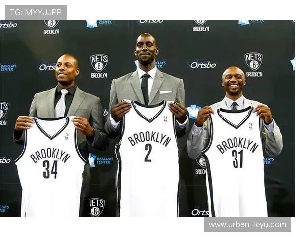 特里近防强强对话中压制对手前锋，回追拦截主导后防趋势